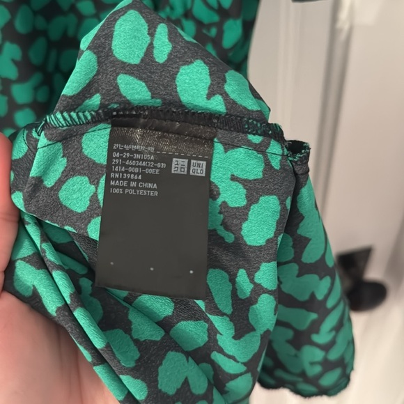 Uniqlo // Green Puff Sleeve V-Neck Sundress - Picture 4 of 6